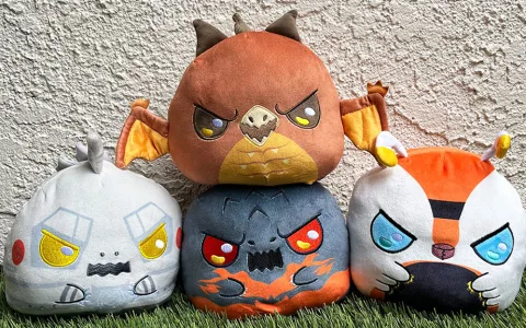 TeeTurtle увеличава фактора сладост с новите плетени играчки Godzilla и Sanrio за празниците