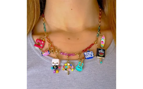 Charm It! създаде колекция от капсули с Rebel Girls