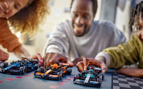 Премини през целевата линия на LEGO тухлите с комплектите вдъхновени от Формула 1