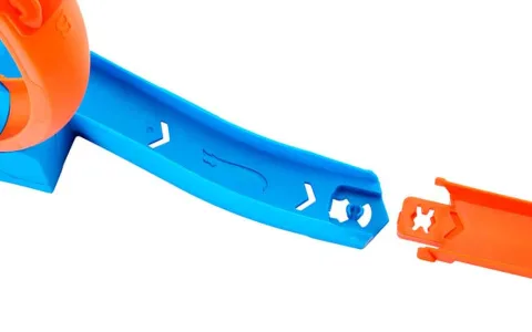 Hot Wheels представя новите Speedy-Snap писти за малките състезатели