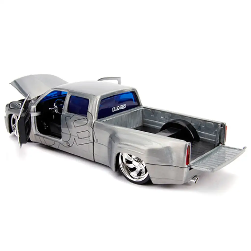 1999 Chevy Silverado Dooley метален автомобилен модел 1/24 - Simba Toys изображение 4