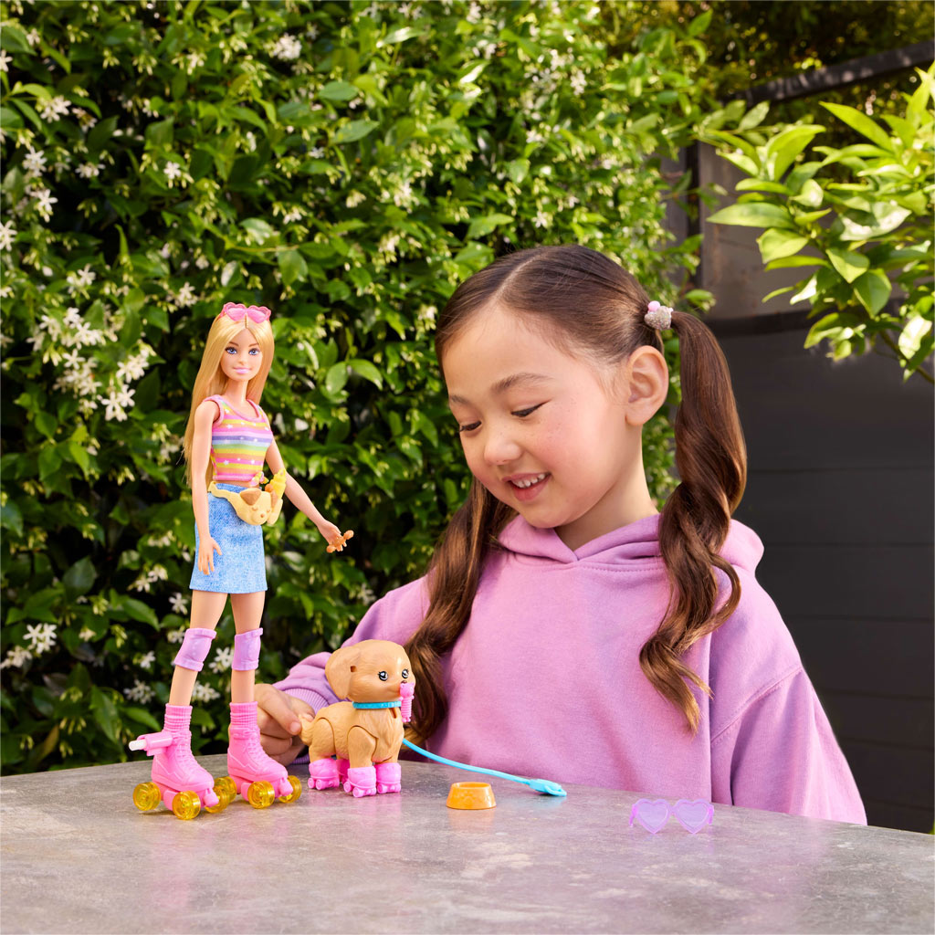 Barbie Разходка с куче на ролери - Руса кукла - Mattel изображение 3
