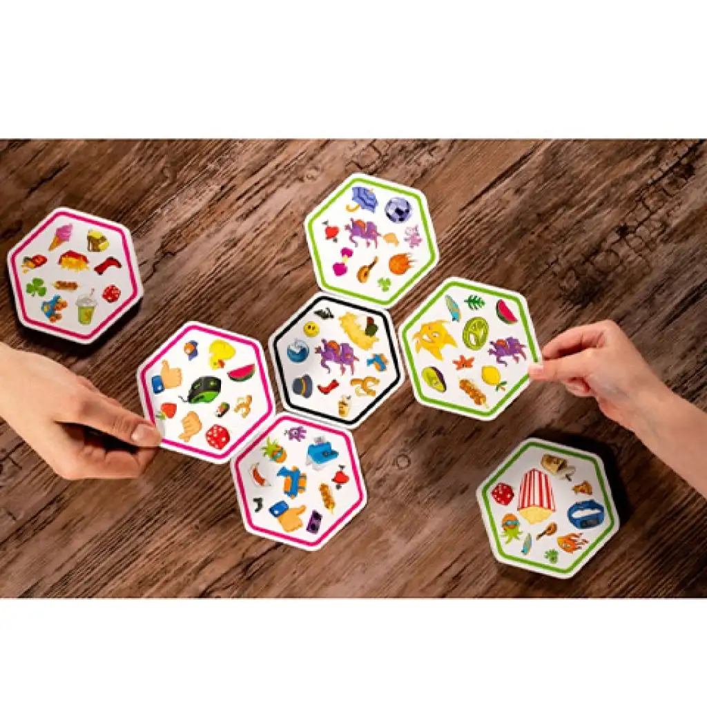 Dobble Connect настолна игра изображение 3