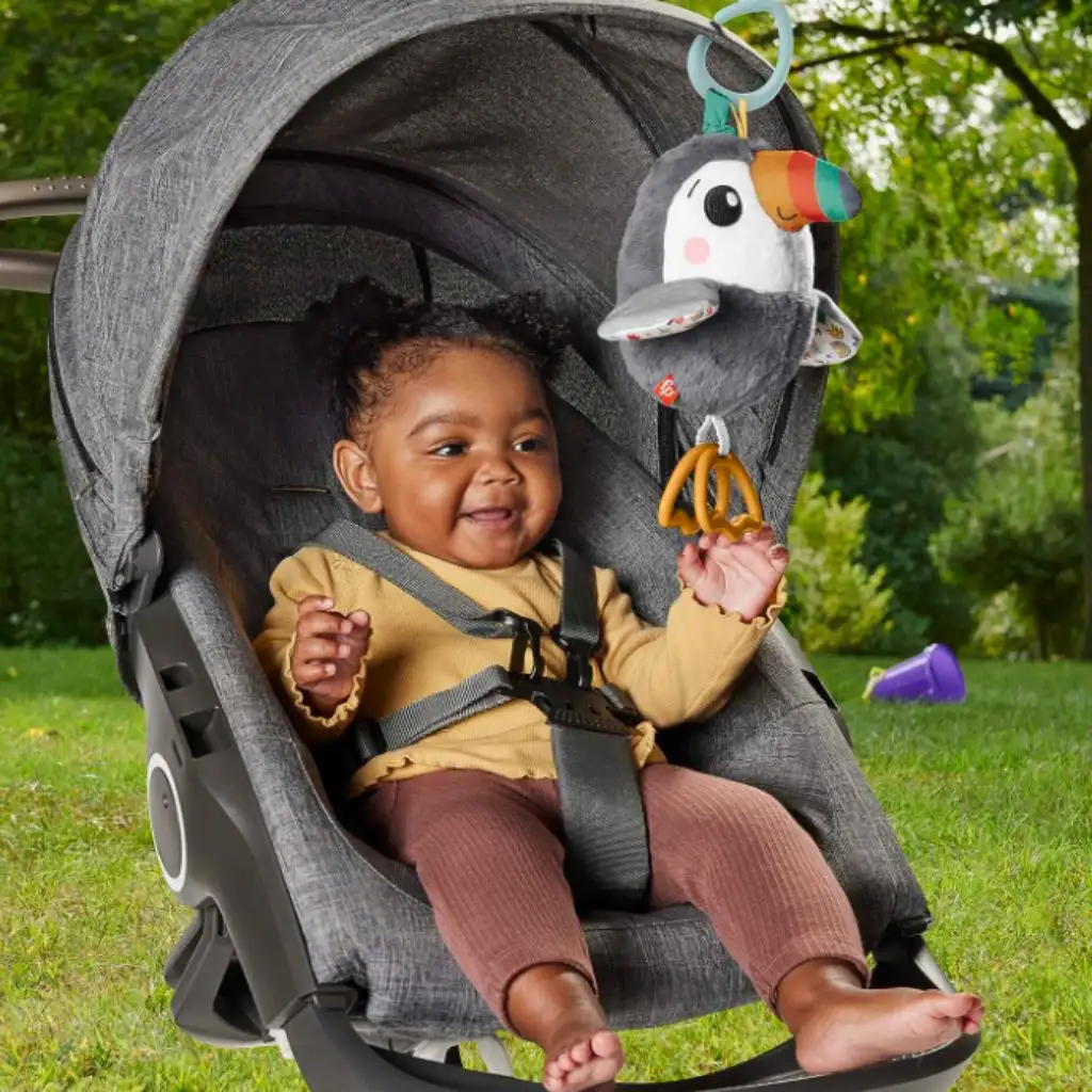 Fisher Price: Сладък летящ тукан плюшена играчка - Mattel изображение 2