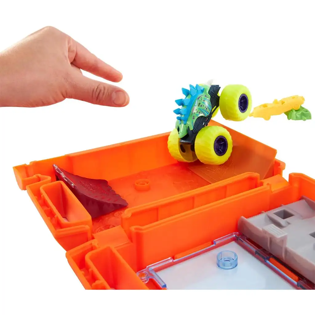 Hot Wheels Monster Trucks: Бензинова каничка комплект за игра - Mattel изображение 3