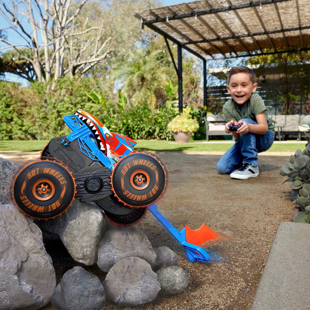 Hot Wheels Monster Trucks: Мега тигрова акула RC дистанционно управление - Mattel изображение 3