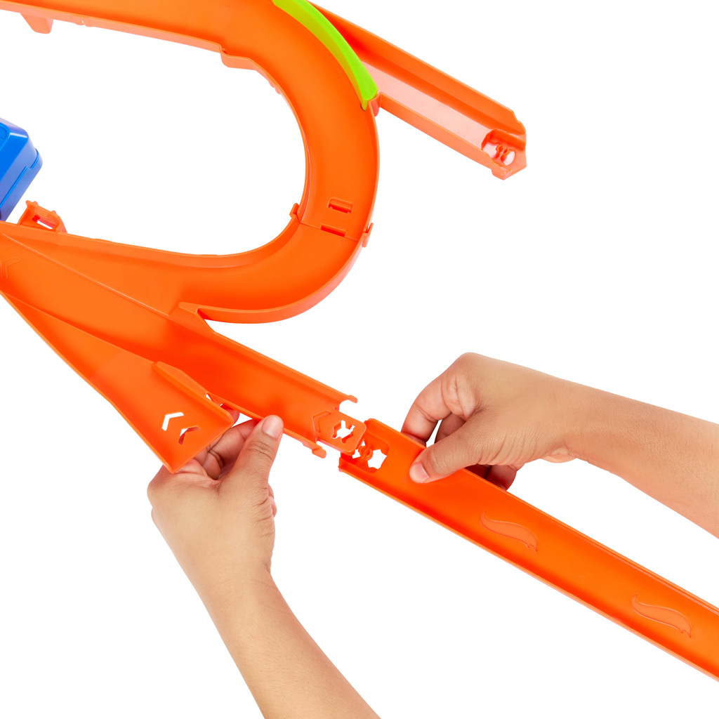 Hot Wheels Stunt Tracks: Сблъсък във въздуха писта с количка – Mattel изображение 3