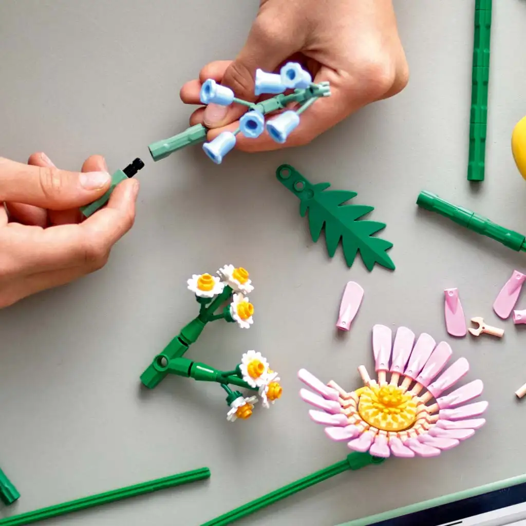 LEGO® Botanicals: Жълт цветен букет (10347) изображение 3