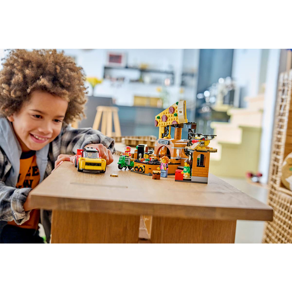 LEGO® City: Пицария с доставки с превозни средства (60496) изображение 7