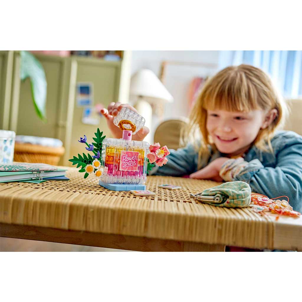 LEGO® Creator: Парфюмна бутилка и цветна декорация (31383) изображение 3