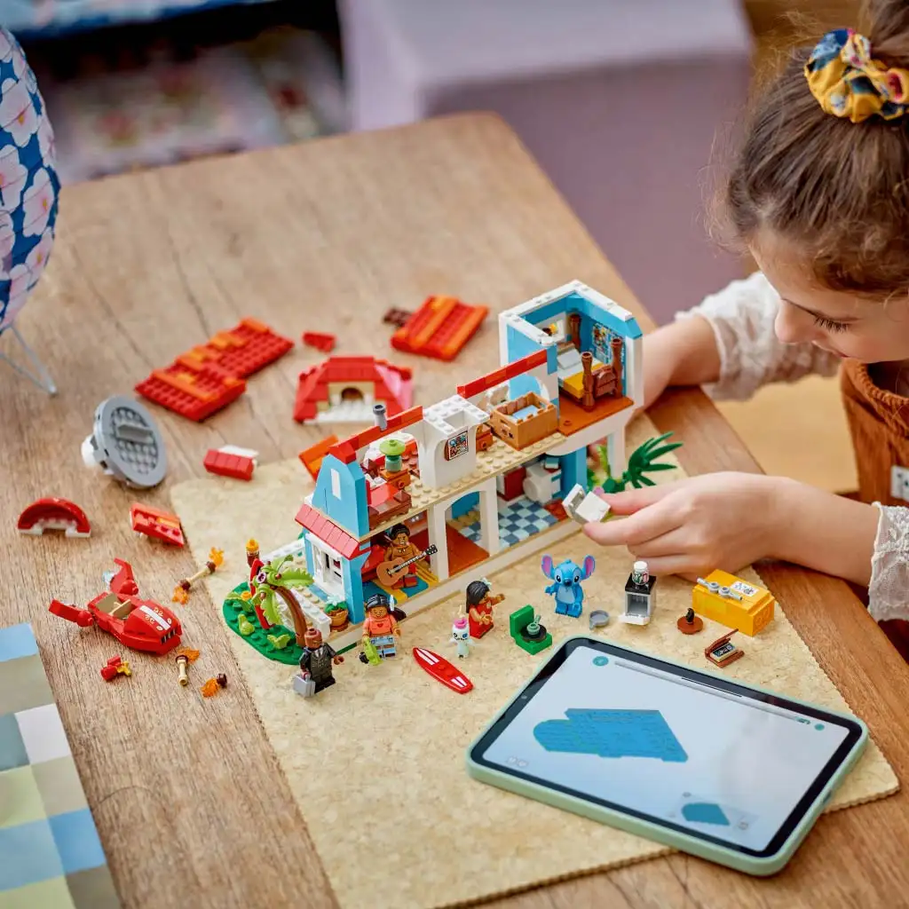 LEGO® Disney: Къщата на Лило и Стич на плажа (43268) изображение 4