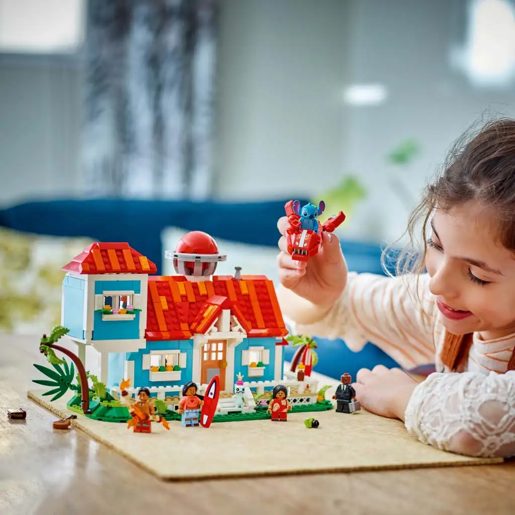 LEGO® Disney: Къщата на Лило и Стич на плажа (43268) изображение 5