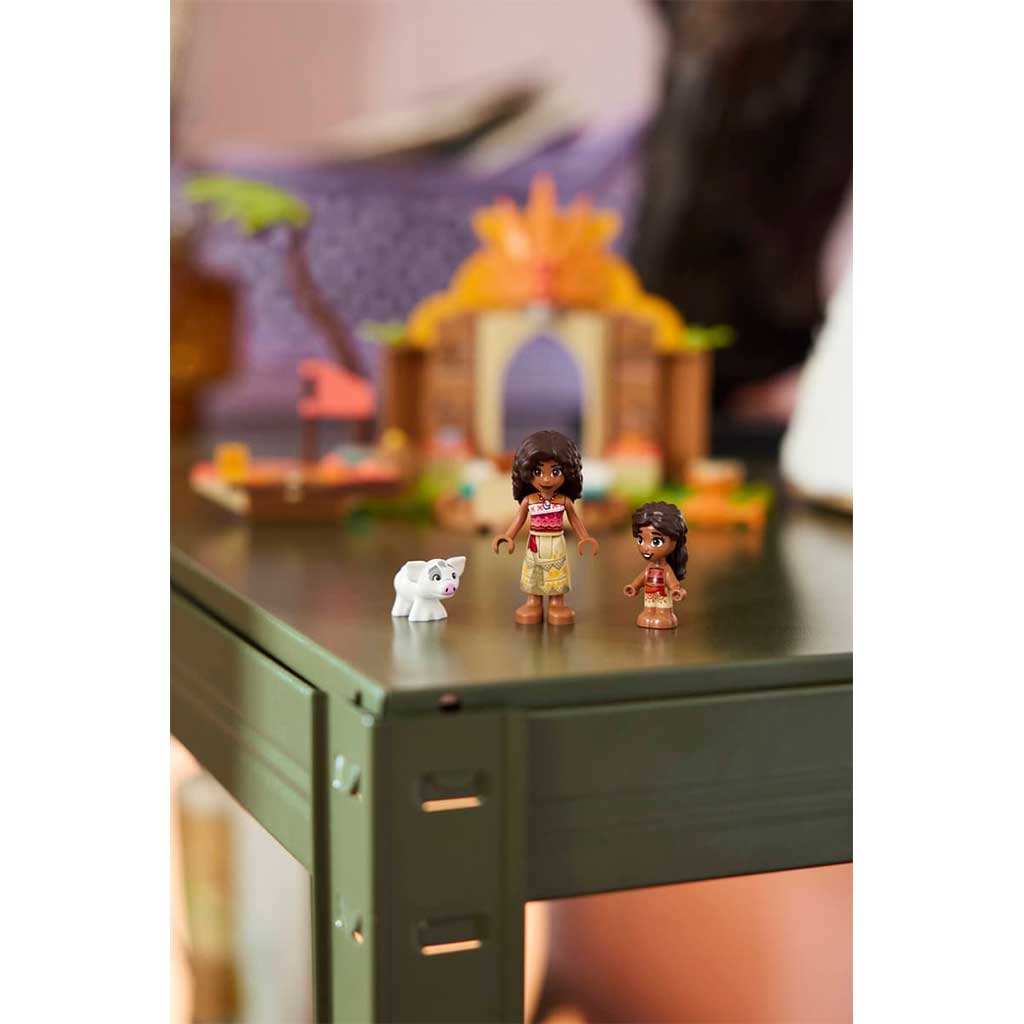 LEGO® Disney™: Селска къща и лодка (43282) изображение 5