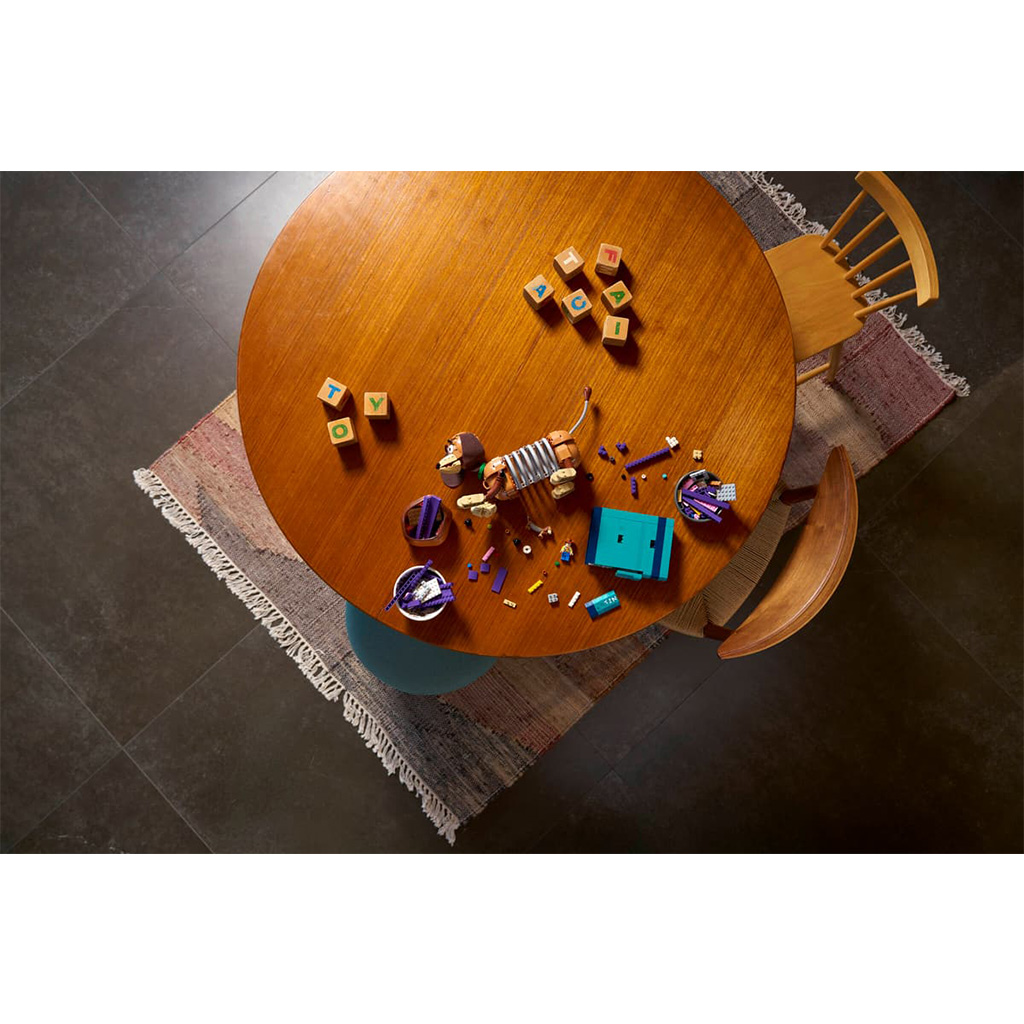 LEGO® Disney™ Toy Story: Slinky куче стойка за книги (43301) изображение 8