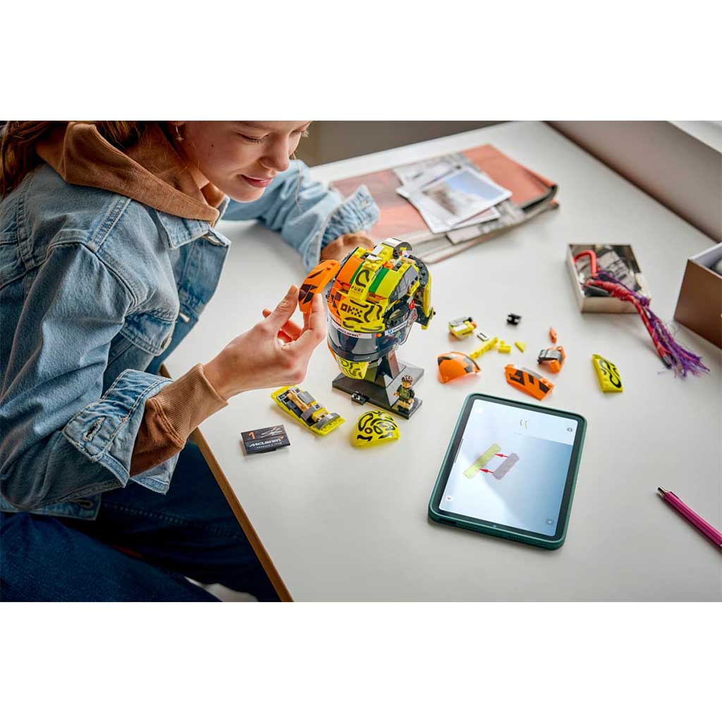 LEGO® Editions: McLaren Mastercard F1® Team Lando Norris каска (43023) изображение 4