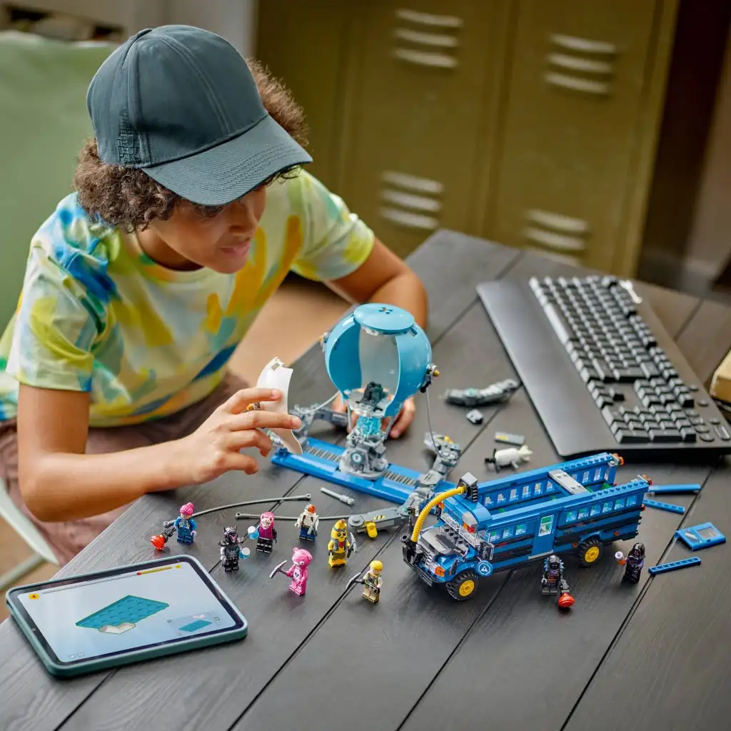 LEGO® Fortnite: Бойна автобус (77073) изображение 4