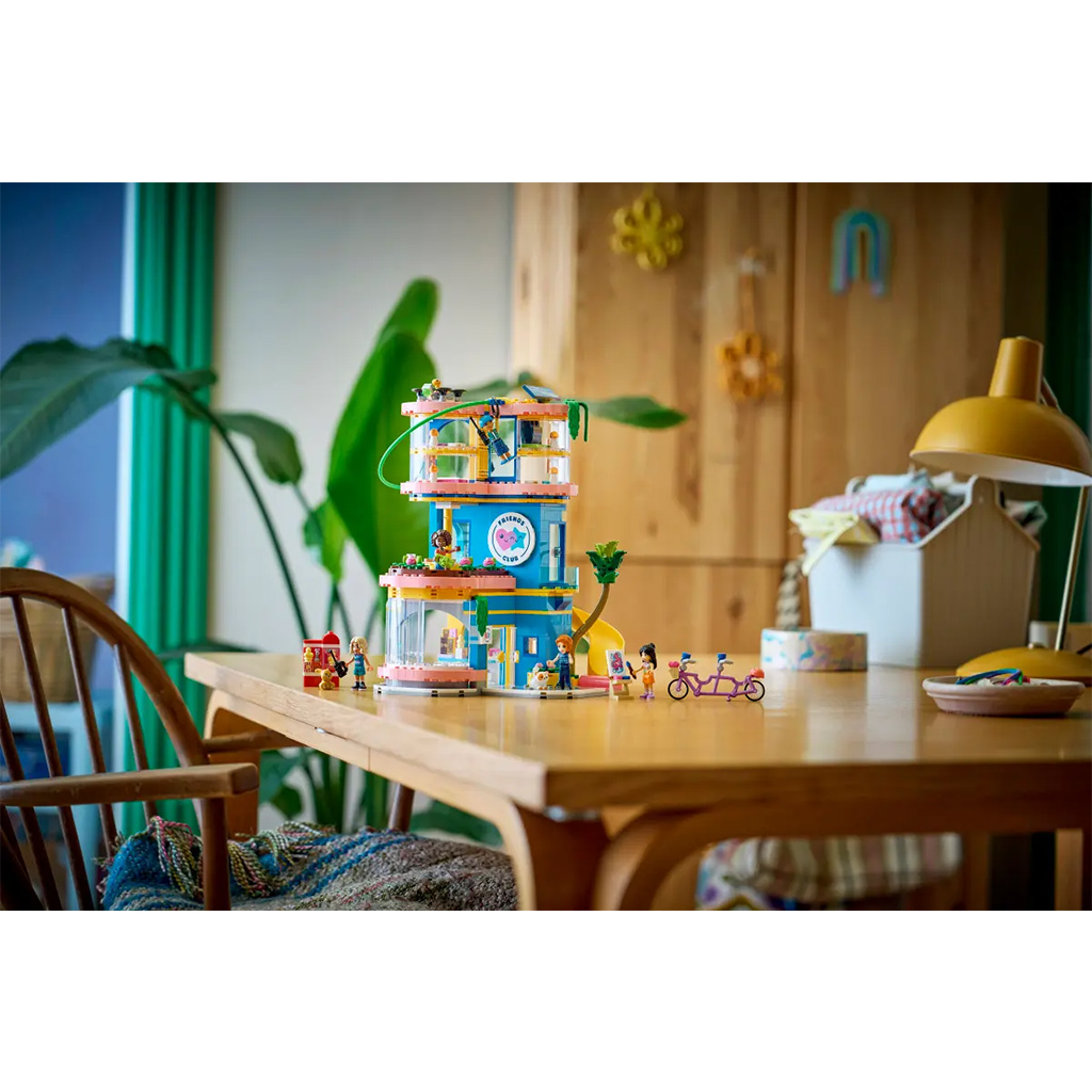 LEGO® Friends: Клубна къща в Хартлейк Сити (42689) изображение 9
