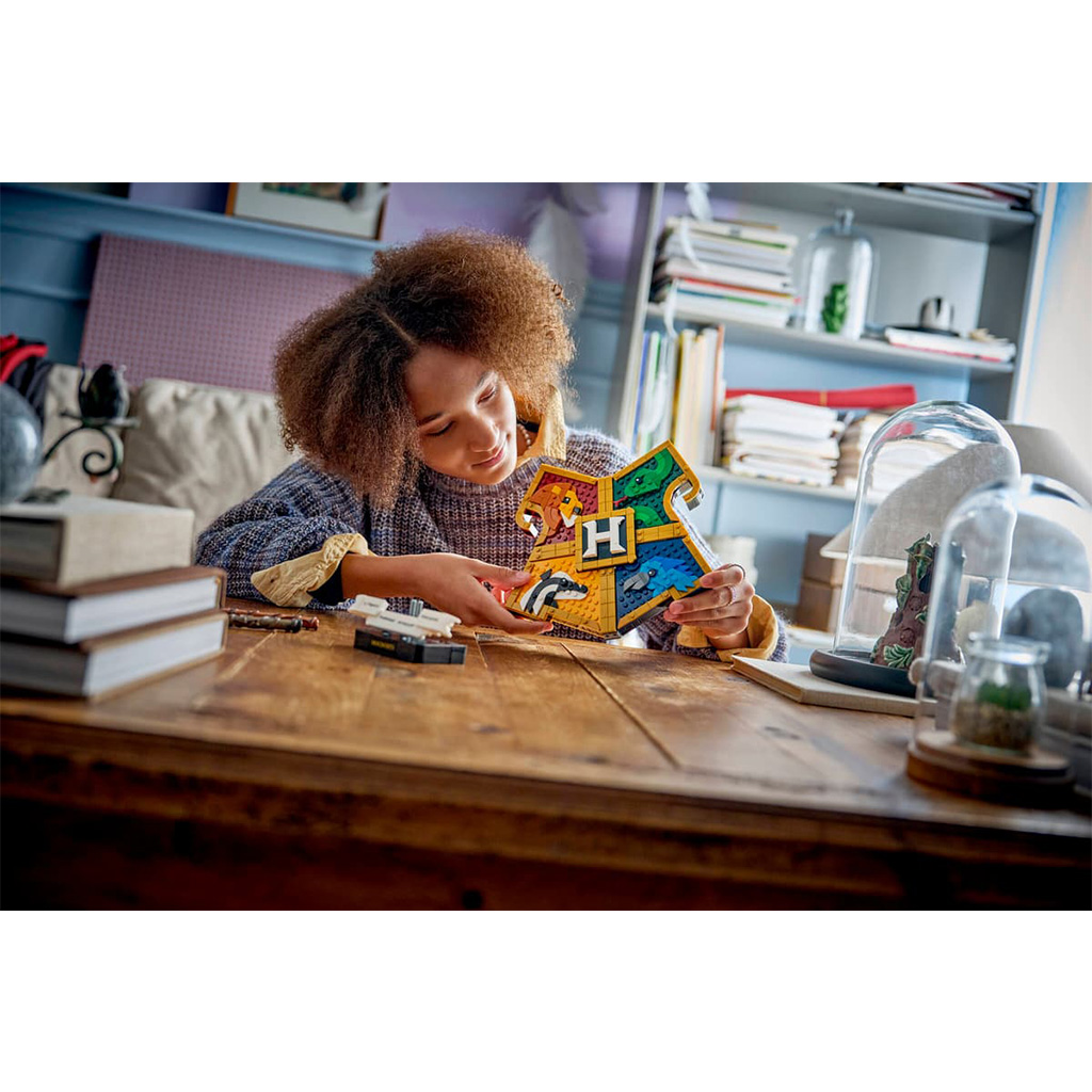 LEGO® Harry Potter™: Гербът на Хогуортс™ (76462) изображение 4