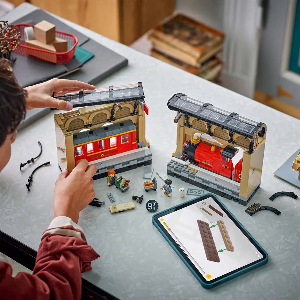 LEGO® Harry Potter: Книжно кътче: Роксфорт™ експрес (76450) изображение 9