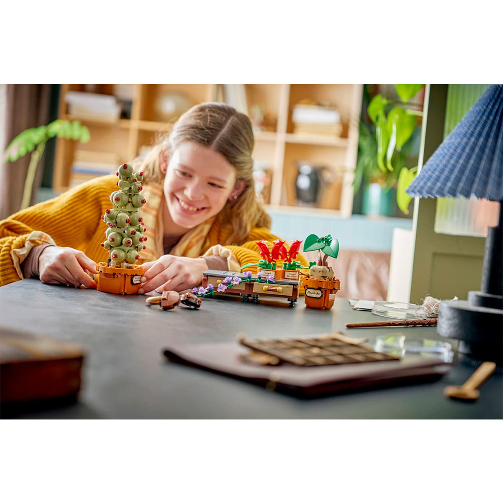LEGO® Harry Potter™: Растенията от урока по билковъдство в Хогуортс™ (76474) изображение 5
