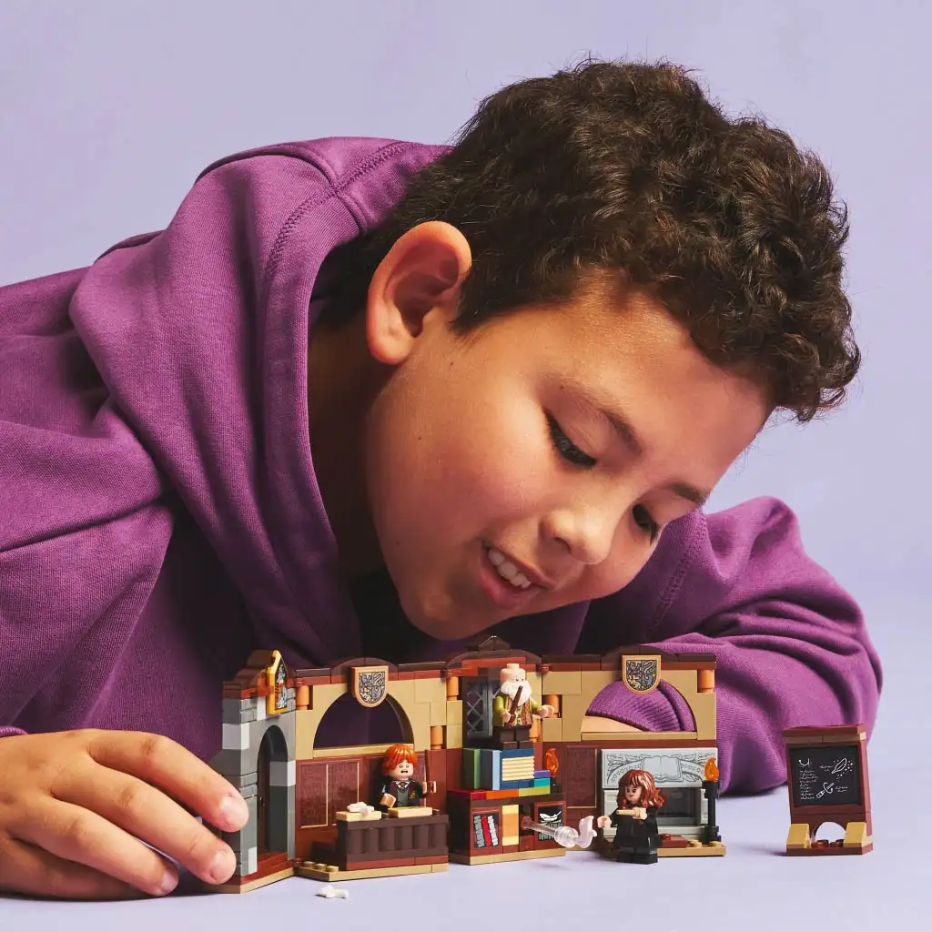 LEGO® Harry Potter: Замъкът Хогуортс™ - Час по магия (76442) изображение 3