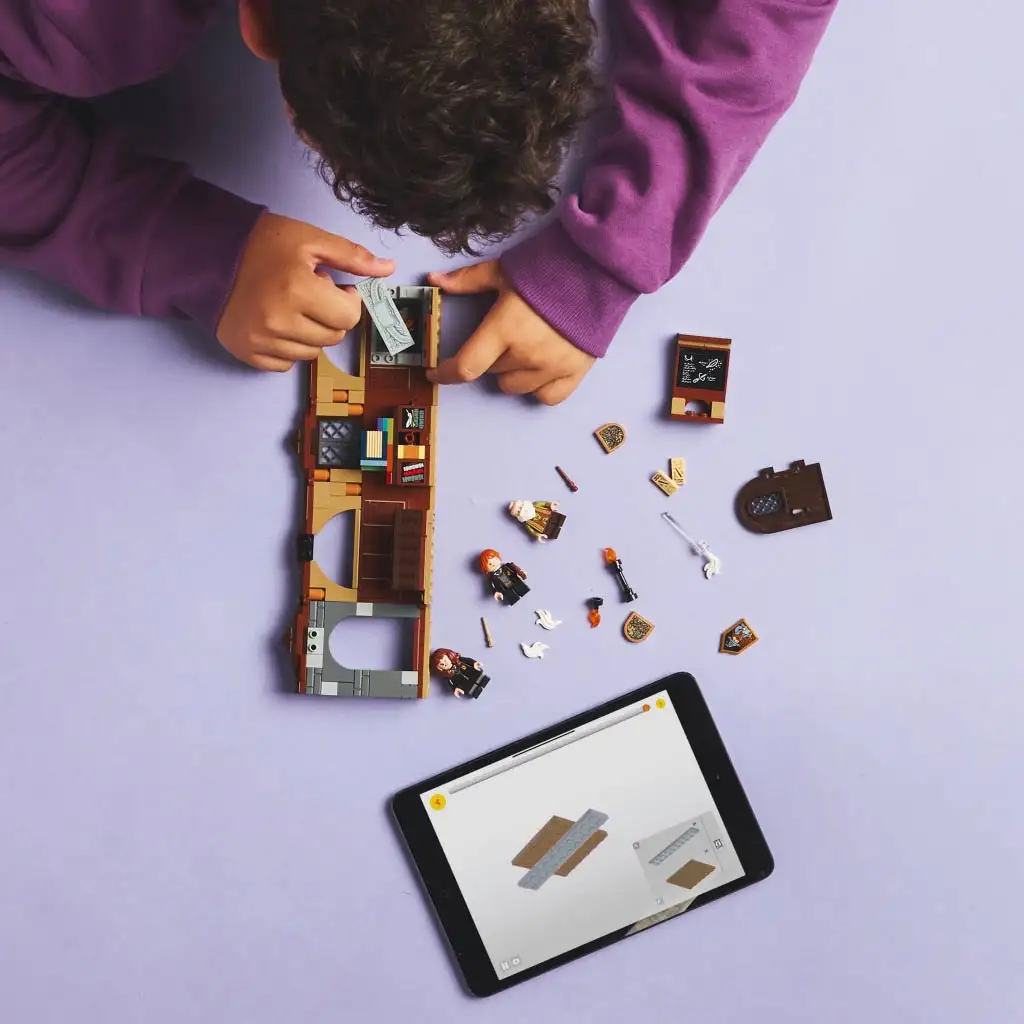 LEGO® Harry Potter: Замъкът Хогуортс™ - Час по магия (76442) изображение 4