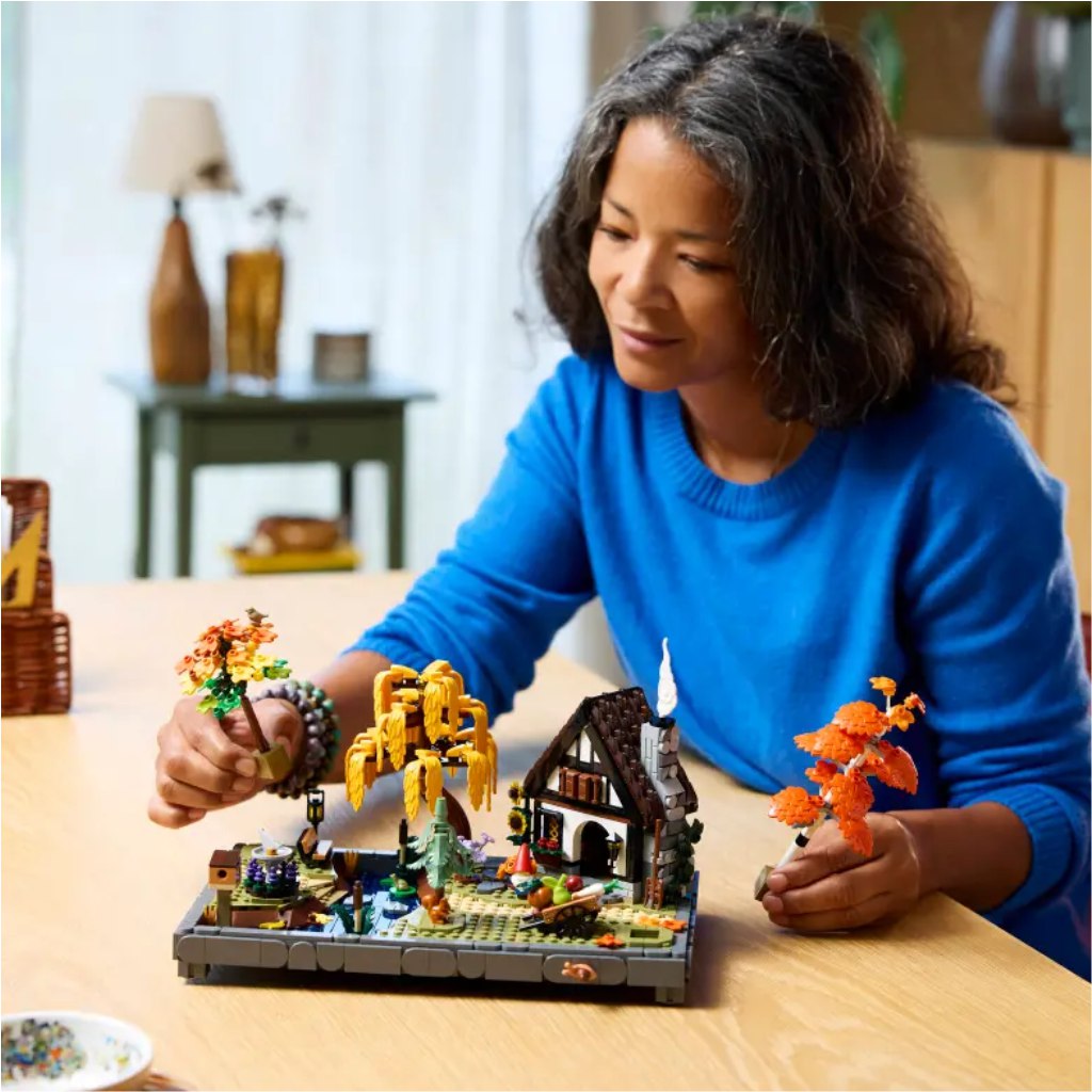LEGO® Icons: Есенна градина с къщичка (11372) изображение 4