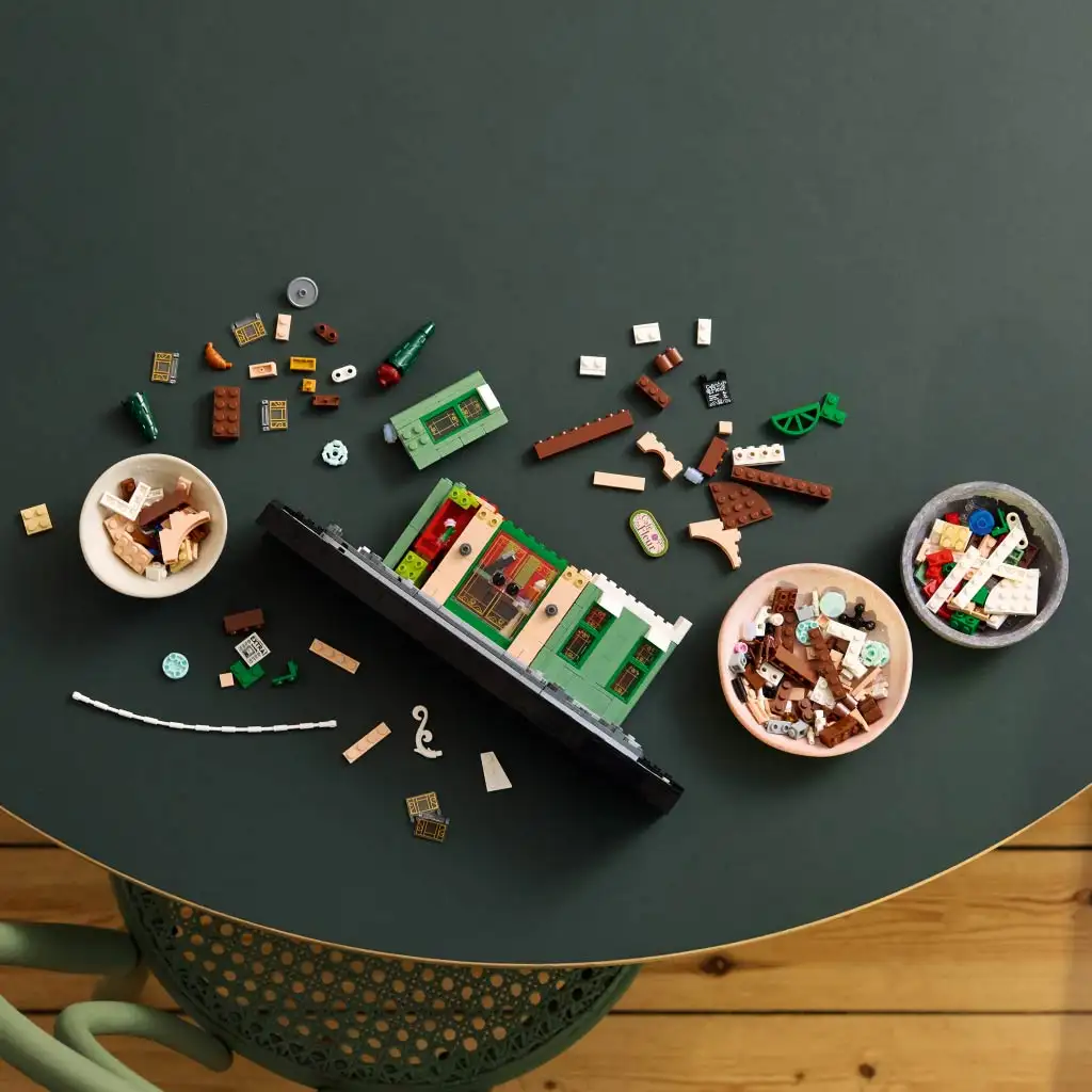 LEGO® Icons: Френско кафе (10362) изображение 6