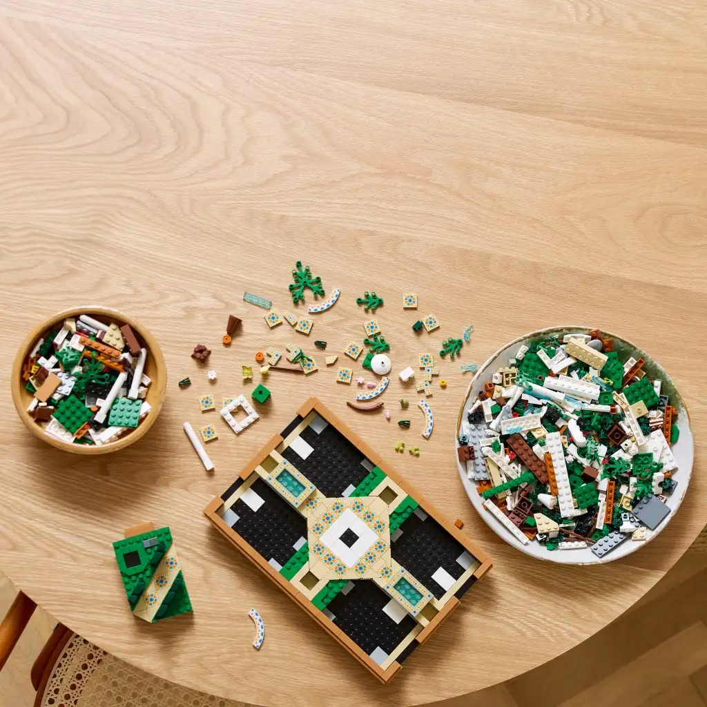 LEGO® Icons: Градина с фонтани (10359) изображение 3