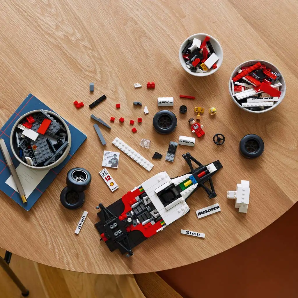 LEGO® Icons: McLaren MP4/4 и Ayrton Senna (10330) изображение 6