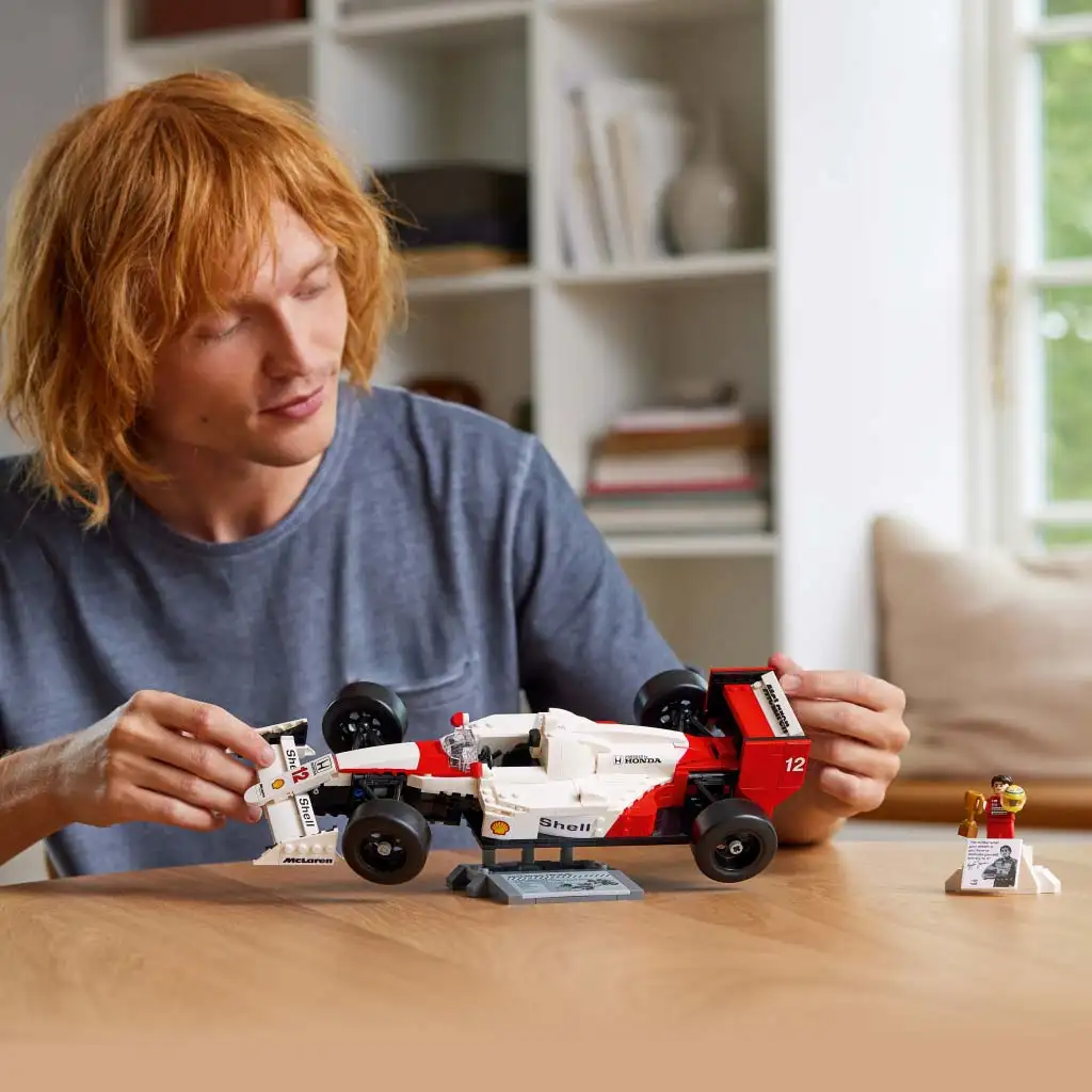 LEGO® Icons: McLaren MP4/4 и Ayrton Senna (10330) изображение 7