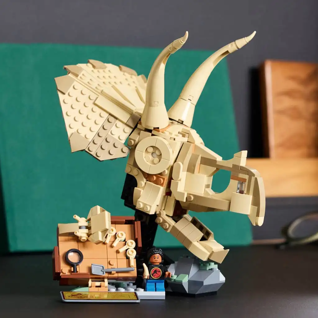 LEGO® Jurassic World: Динозавърски остатъци - Череп на Трицератопс (76969) изображение 3
