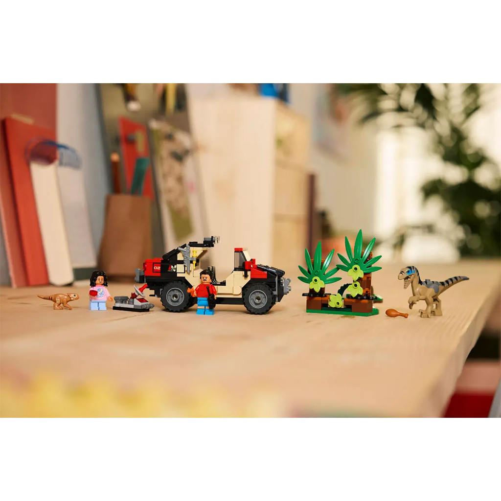 LEGO® Jurassic World: Избягване с джипа от раптора (76972) изображение 8