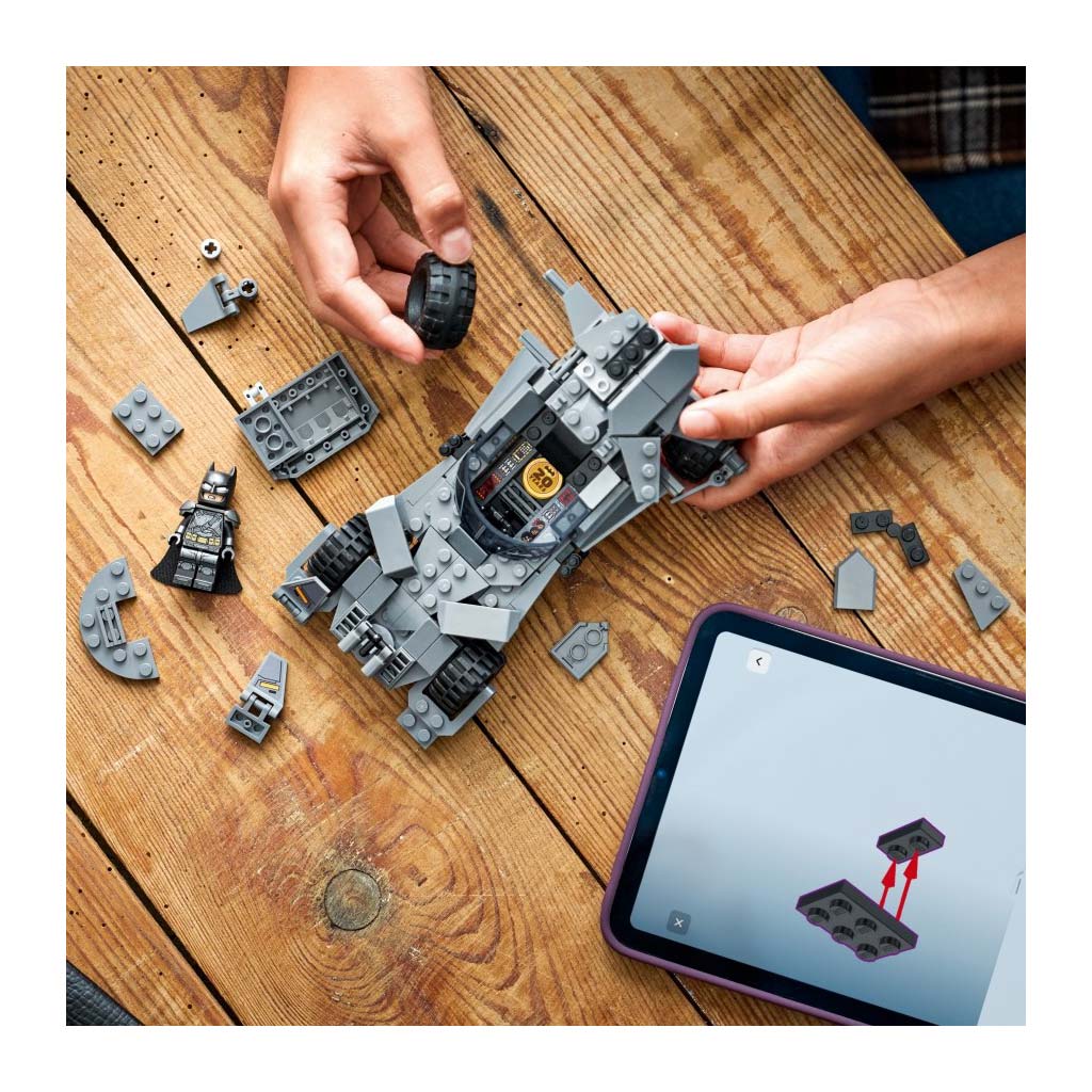 LEGO® Marvel: Батман срещу Супермен™: Батмобил™ (76331) изображение 5