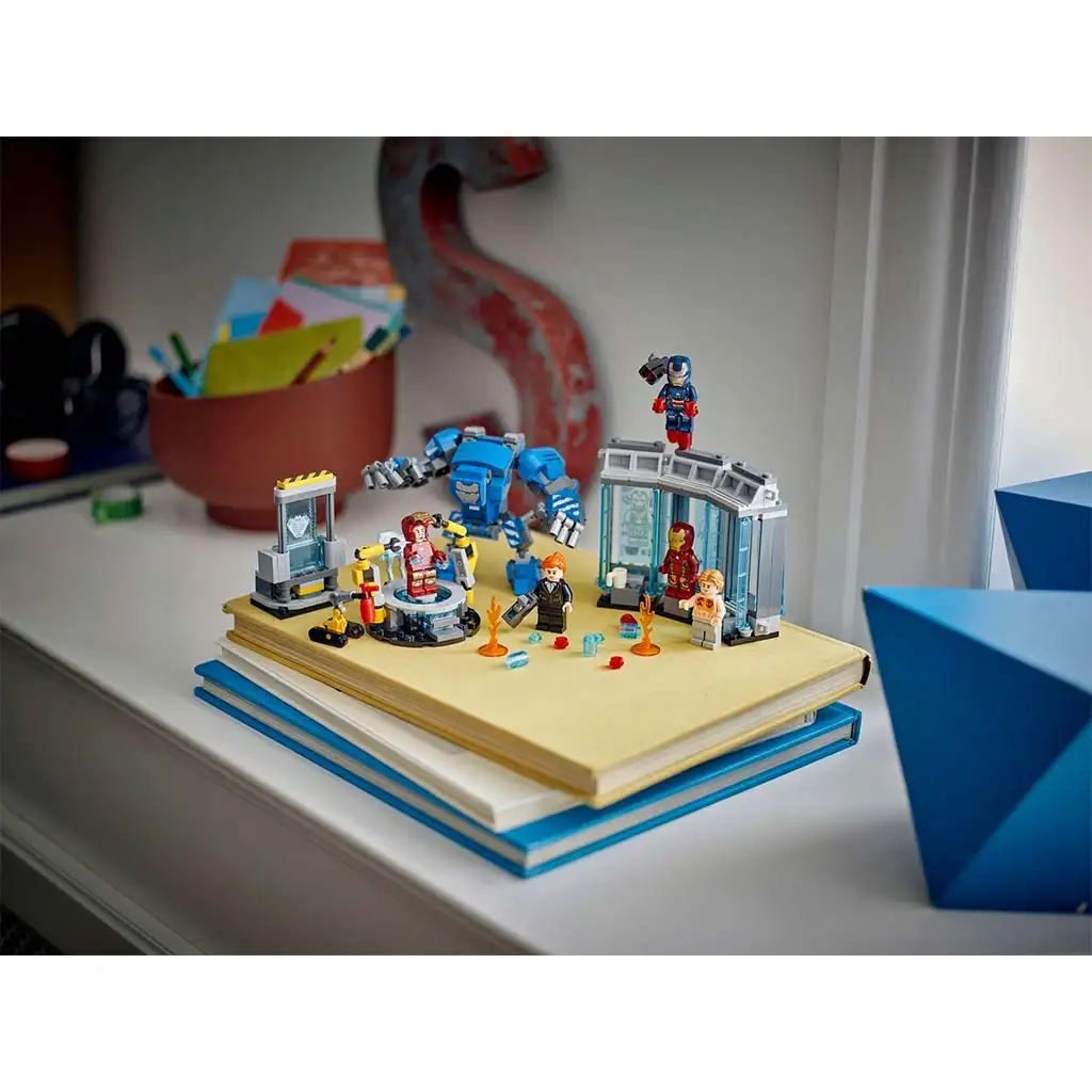 LEGO® Marvel: Лабораторията на Железния човек: Залата за броня (76315) изображение 6