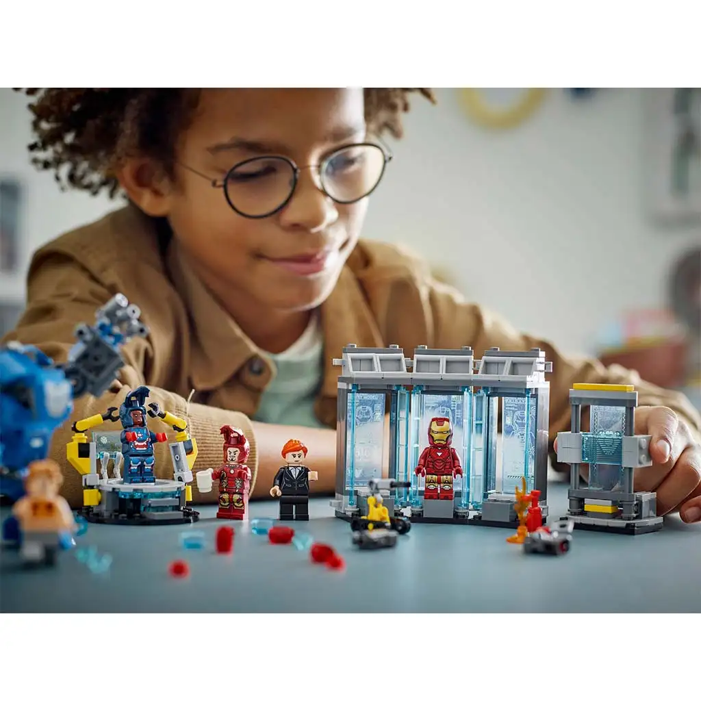 LEGO® Marvel: Лабораторията на Железния човек: Залата за броня (76315) изображение 7