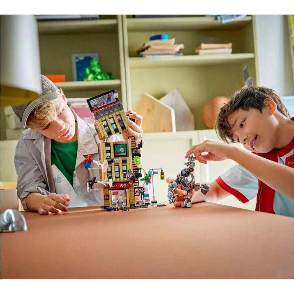 LEGO® Marvel: Спайдърмен срещу Мистерио: Новини (76342) изображение 4