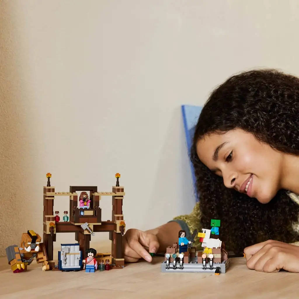 LEGO® Minecraft: Арена до горската къща (21272) изображение 3