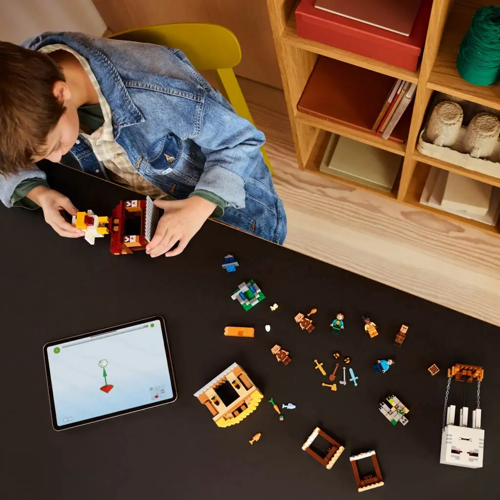 LEGO® Minecraft: Призрачният въздушен кораб и нападението на селото (21273) изображение 3