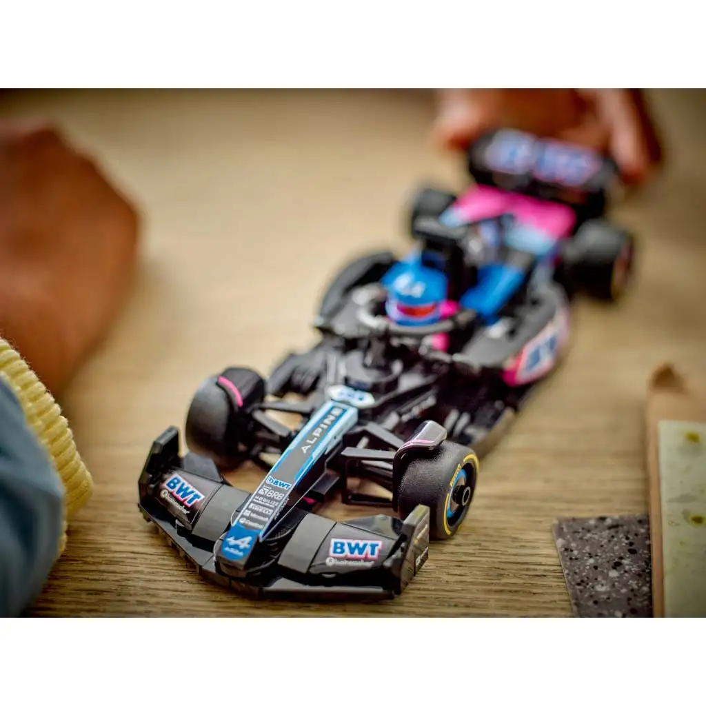 LEGO® Speed Champions: BWT Alpine F1® Team A524 състезателен автомобил (77248) изображение 3