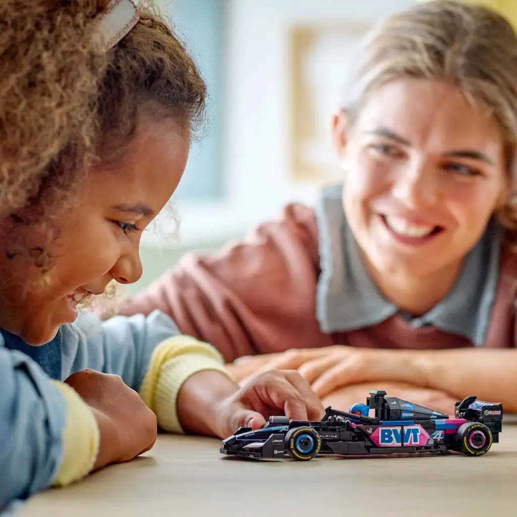 LEGO® Speed Champions: BWT Alpine F1® Team A524 състезателен автомобил (77248) изображение 5
