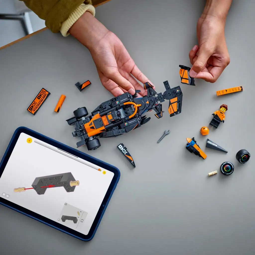 LEGO® Speed Champions: McLaren F1® Team MCL38 състезателен автомобил (77251) изображение 3
