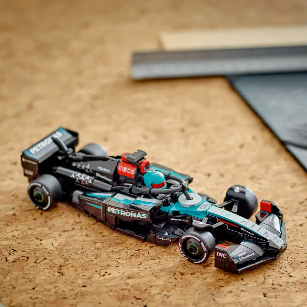 LEGO® Speed Champions: Mercedes-AMG F1® W15 състезателен автомобил (77244) изображение 4