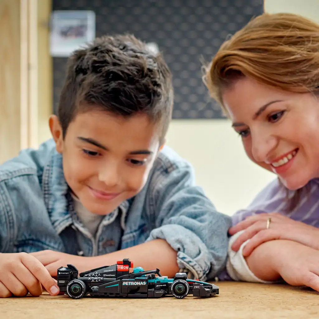 LEGO® Speed Champions: Mercedes-AMG F1® W15 състезателен автомобил (77244) изображение 6