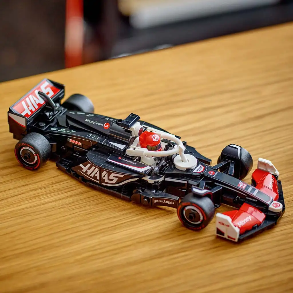 LEGO® Speed Champions: MoneyGram Haas F1® Team VF-24 състезателен автомобил (77250) изображение 3