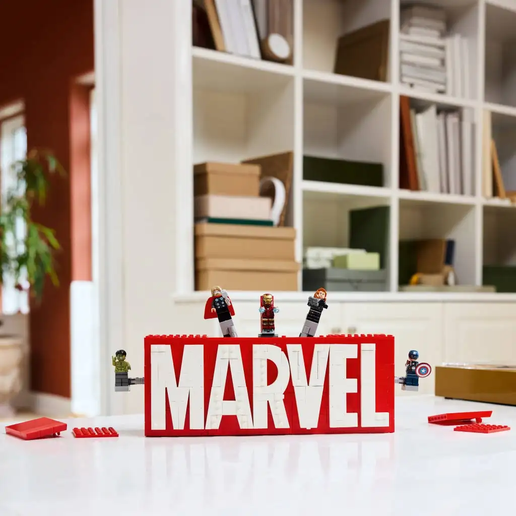 LEGO® Super Heroes: MARVEL лого и минифигурки (76313) изображение 3