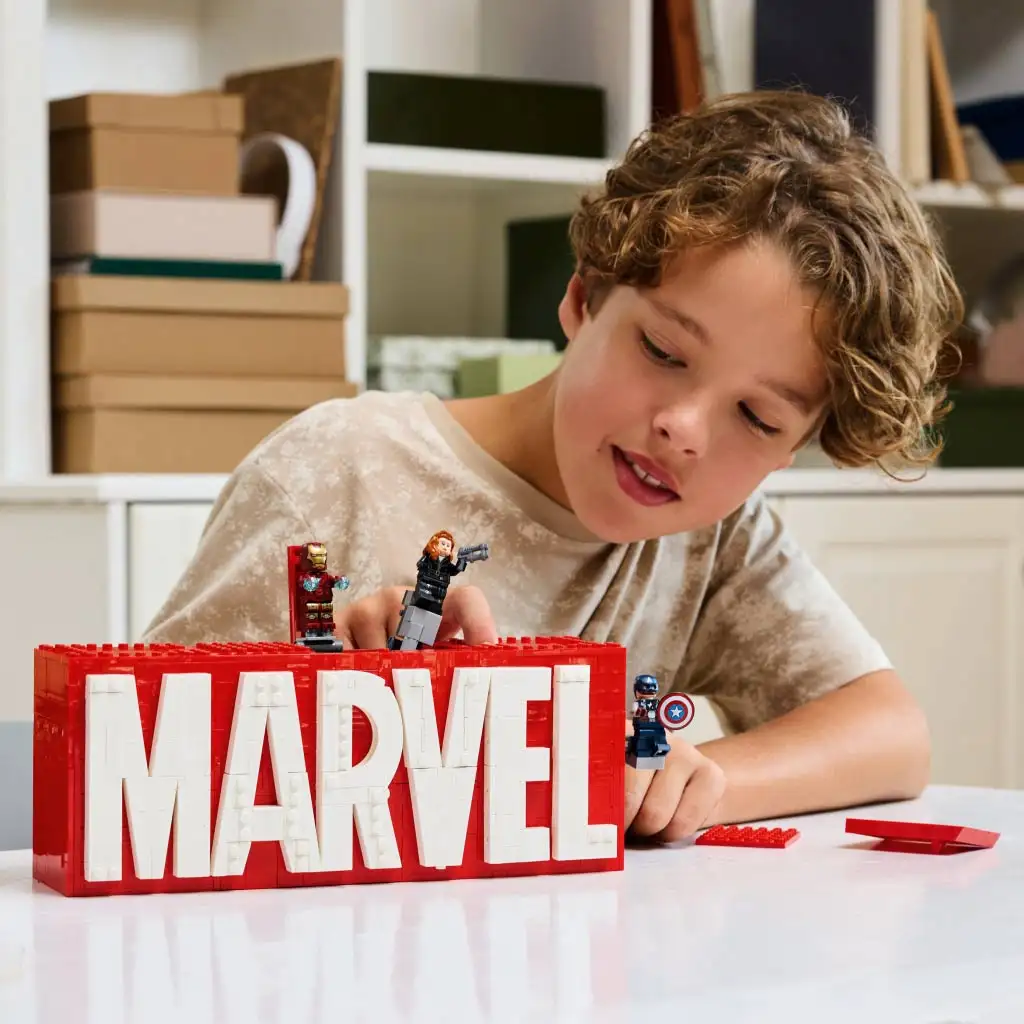 LEGO® Super Heroes: MARVEL лого и минифигурки (76313) изображение 4