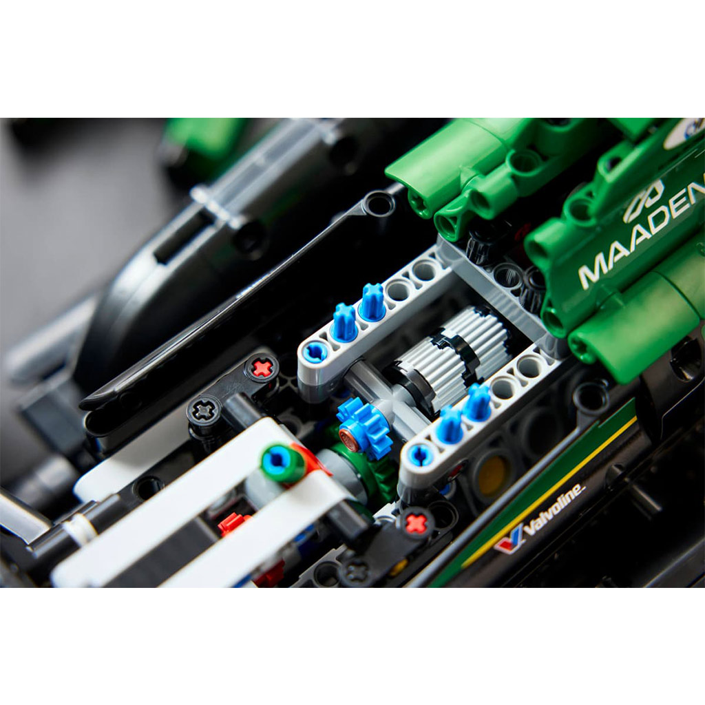 LEGO® Technic: Aston Martin Aramco AMR25 F1® кола (42240) изображение 10