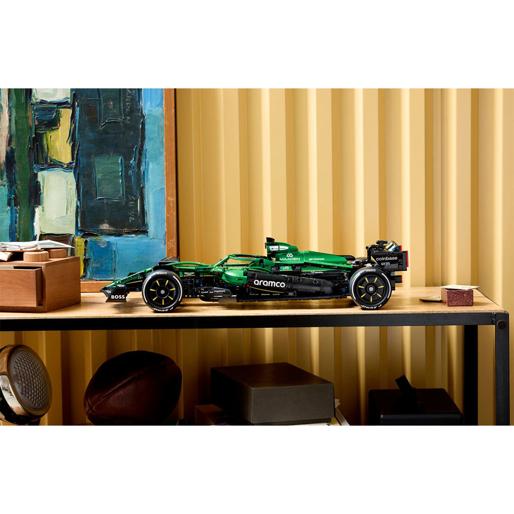 LEGO® Technic: Aston Martin Aramco AMR25 F1® кола (42240) изображение 15