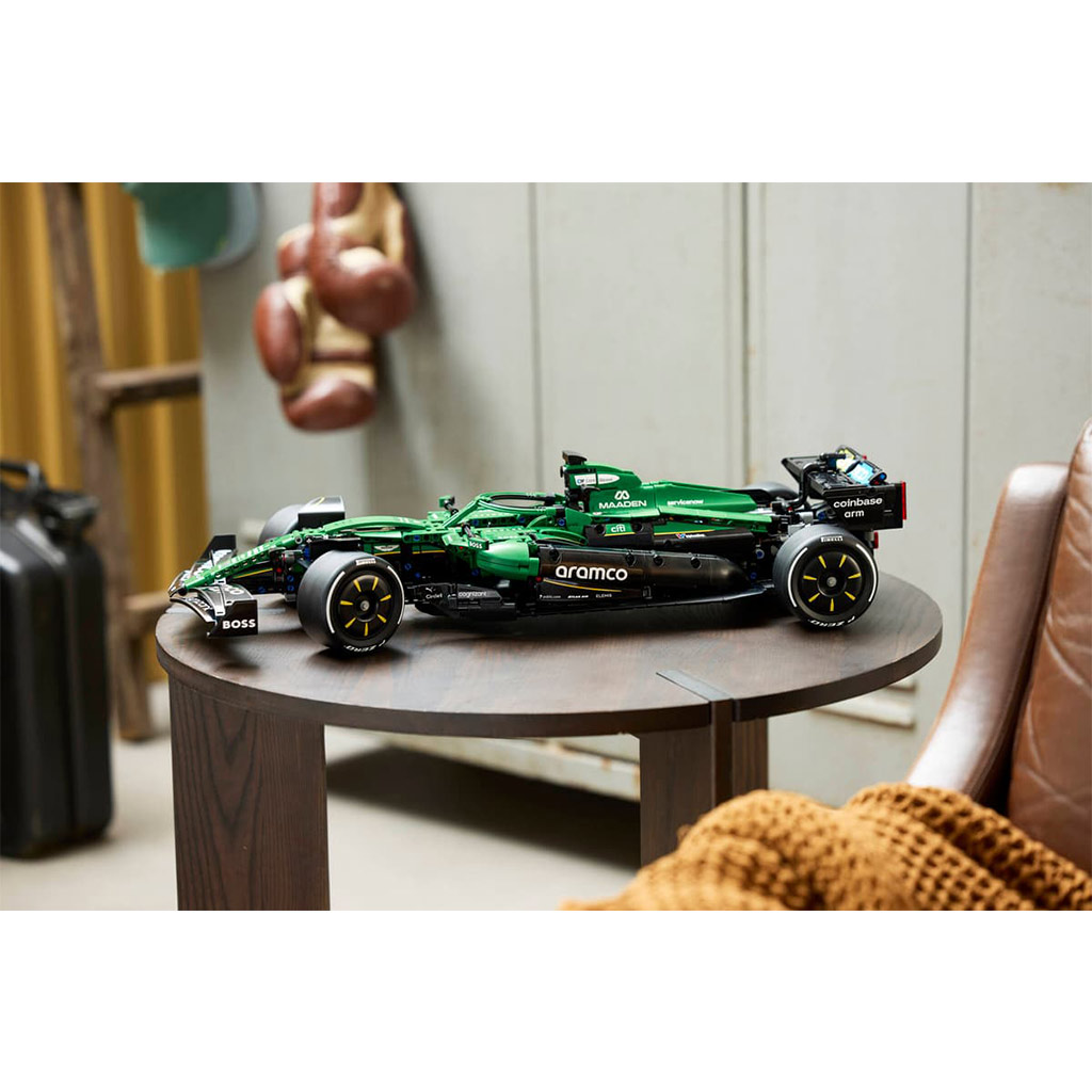 LEGO® Technic: Aston Martin Aramco AMR25 F1® кола (42240) изображение 16